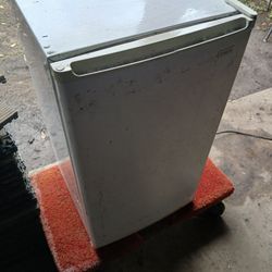 White Sanyo Mini Fridge 