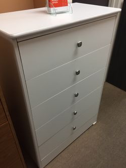 New compressed 5 drawer dresser