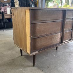 Old Dresser 