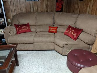 (4 Pcs. Sectional with recliners, includes sofa bed.