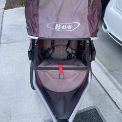 Excellent Condition Bob Jogging Stroller free pets Free smoke lots Of storage 