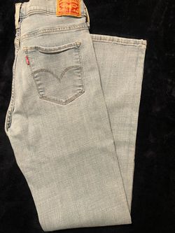 Women’s Levi’s jeans
