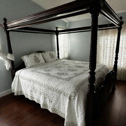 Italian Solid Mahogany King Size Canopy Bed With Mattress Incluided 