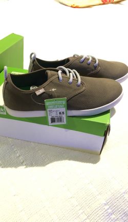 Sanuk Men’s 8.5 shoes