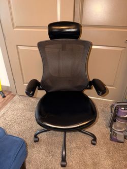 Black High-Back Mesh Office Chair with Headrest