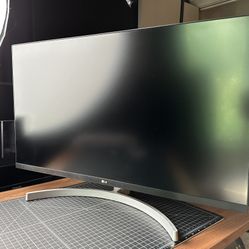 LG 32UN650-W 32” 4K Monitor