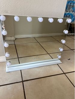 Fenchilin vanity mirror with light