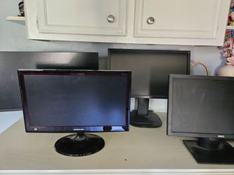 Lot of 4 monitor. 19" and 24"