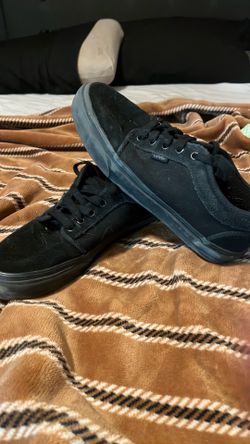 Plain black vanss