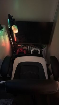 Chair white and black , monitors ultra gear
