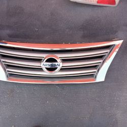 2013-2015 Nissan Sentra Complete Grill With Emblem Oem. 