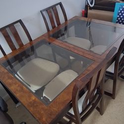 Wood Dining Table w/ Glass Top & 4 Chairs. Extendable!