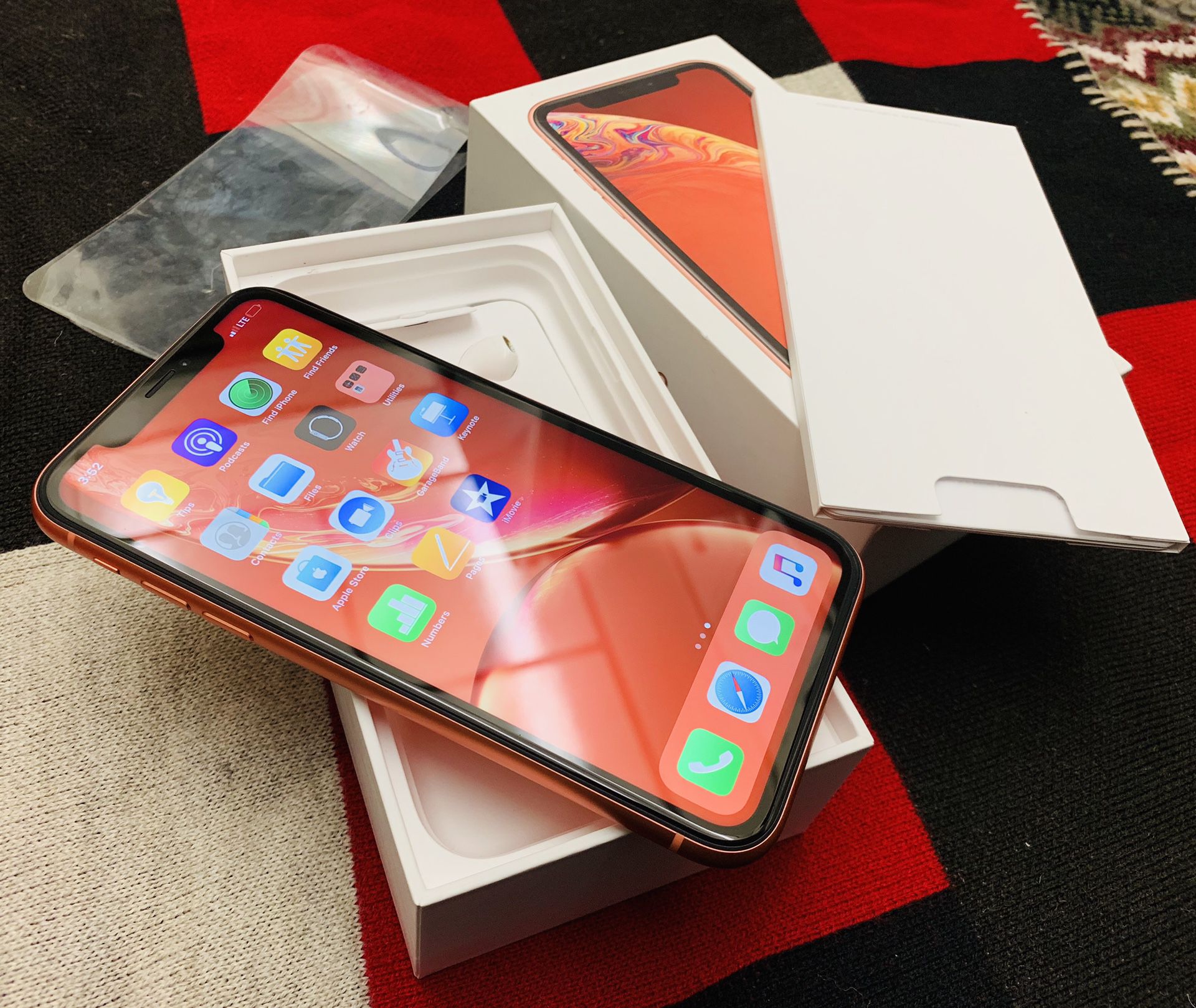 New Apple iphone XR 64GB Coral color verizon factory Unlocked