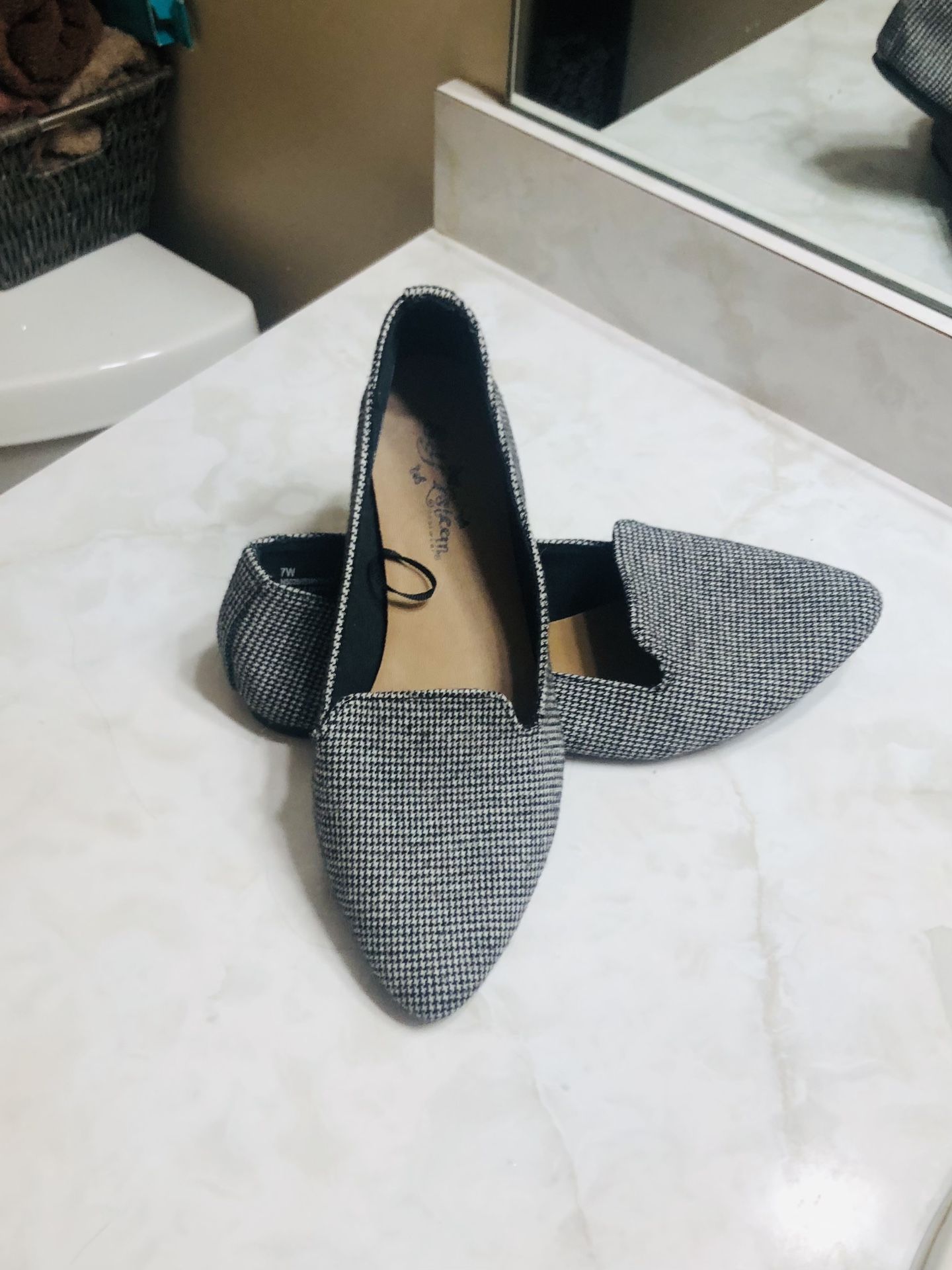 Pretty b&w Houndstooth-Pattern Pointy Flats (7W)s