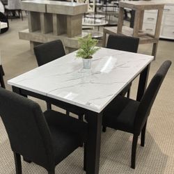 Dinnig Room Set- 4 chair.  Super Offer 🤩