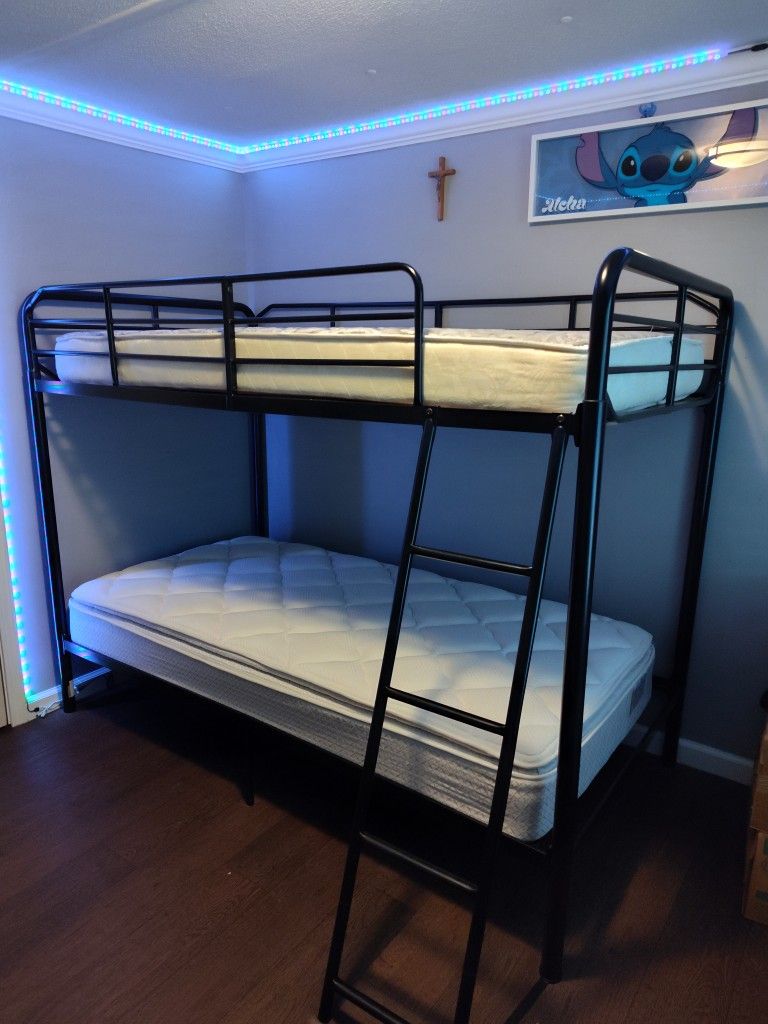 Metal Twin Bunk Bed With Ladder & 2 Twin Mattresses