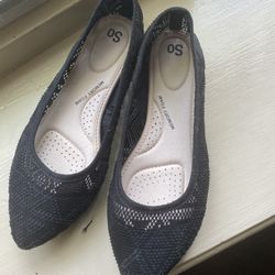 SO Memory form flats size 8 black never worn