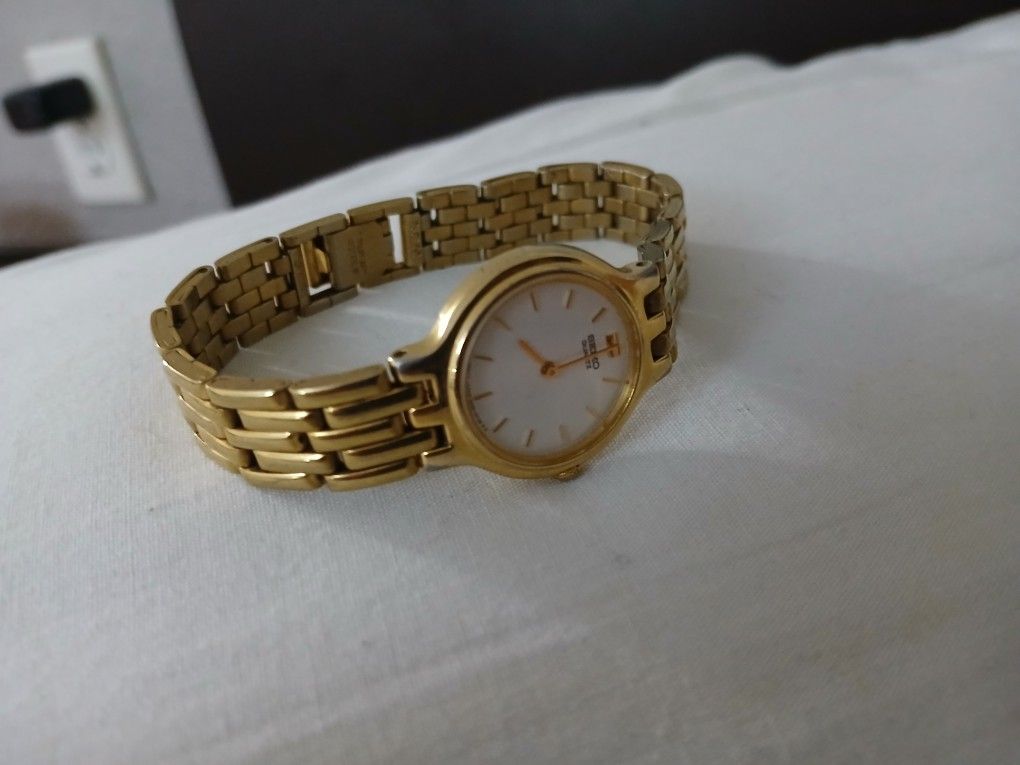Seiko Women's Seiko 1N00-0A90,