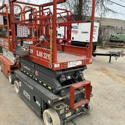 SkyJack Scissor Lift SJIII3219