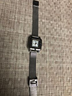 Chesterfield Safilo Women’s Mesh Watch