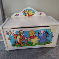 Winnie the Pooh wooden toy box