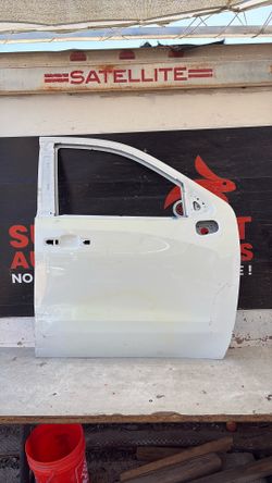 2019 Sierra Door Front Passenger OEM 2026