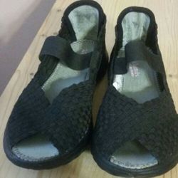 Women's Size 6 Shoes 