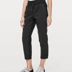 Lululemon Dance Studio Crop *25" Black size 2