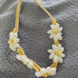 Hawaiian Hula Shell Jewelry.. Choker Necklace and 2 Bracelets