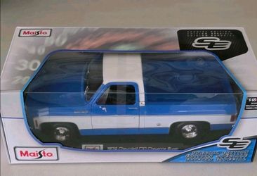 NEW Maisto1 974 Chevrolet C10 Cheyenne Super Blue/White Pickup Truck 1:18 Diecast