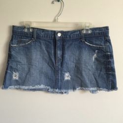 FOREVER 21 Vintage Y2K Low Waisted Distressed Denim Jean Raw Hem Mini Skirt