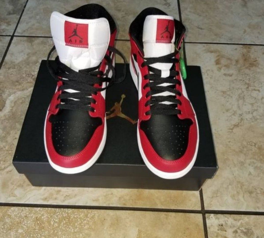 Jordan mid Chicago Black Toe size 11 DS
