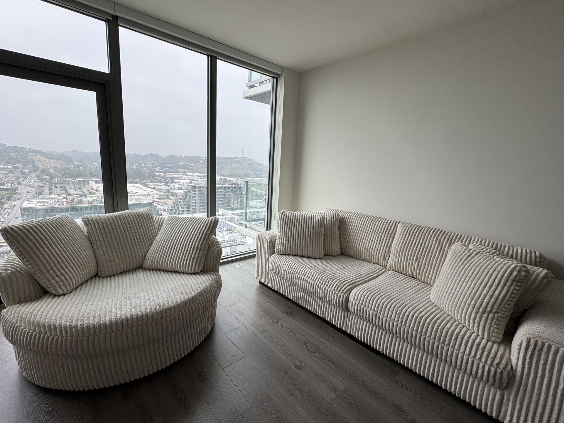 Lindyn 2-Piece Modular Loveseat+ Lindyn Oversized Swivel Accent Chair
