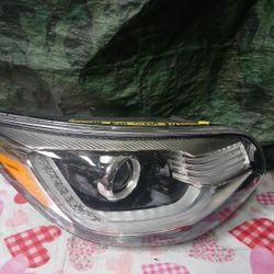 2017-19 Kia Soul Right Headlight 