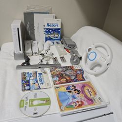 Nintendo Wii White Console Bundle RVL-001 2 Motion Plus Controllers 4 Games ETC.