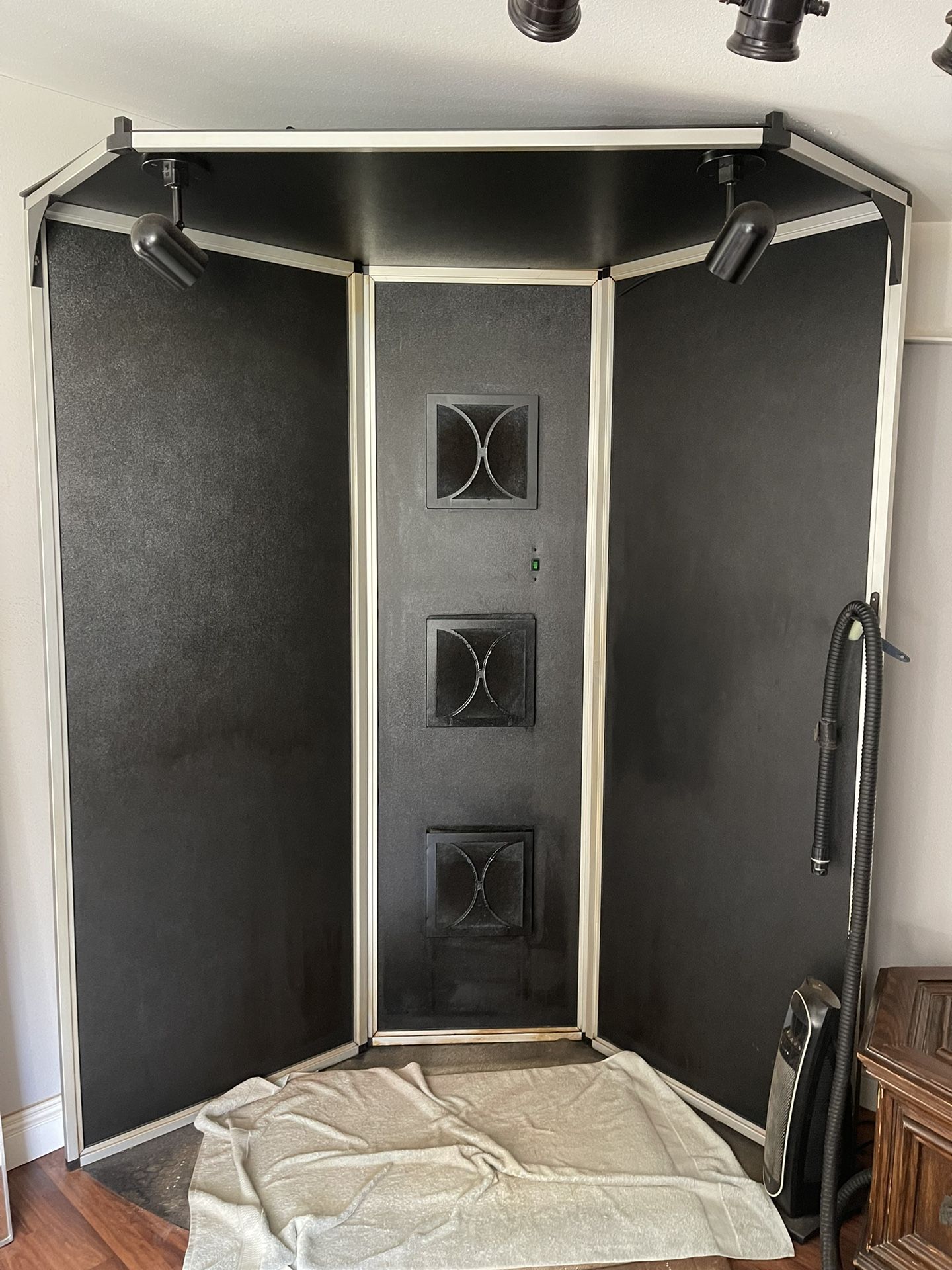 Spray Tanning Booth