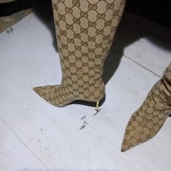 $650 Gucci bombshell stilettos size 37 US is a 7