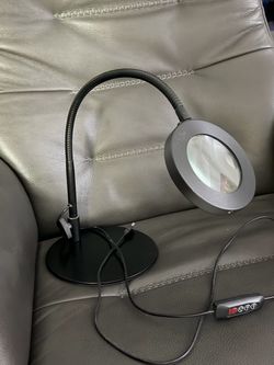 Table top magnifying glass