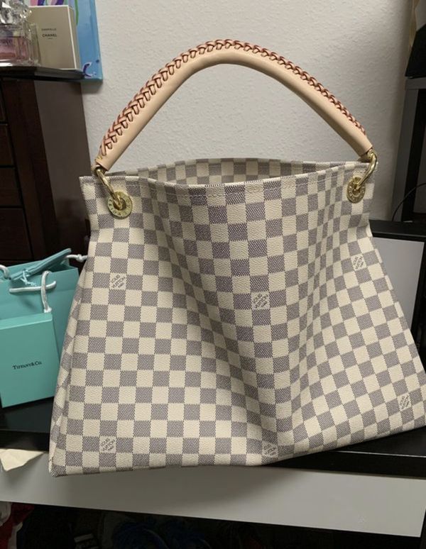 Louis Vuitton Paurse With Wallet for Sale in Orlando, FL - OfferUp