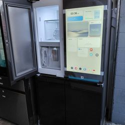 Un Refrijerador Cuatro Puertas De Pantalla SamsuNG Tres Meses De Garantia  Se lleva El Mismo Dia