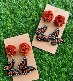 Aretes super cute de Mariposa Hechos a mano $13 el par ! En wl area de Ontario