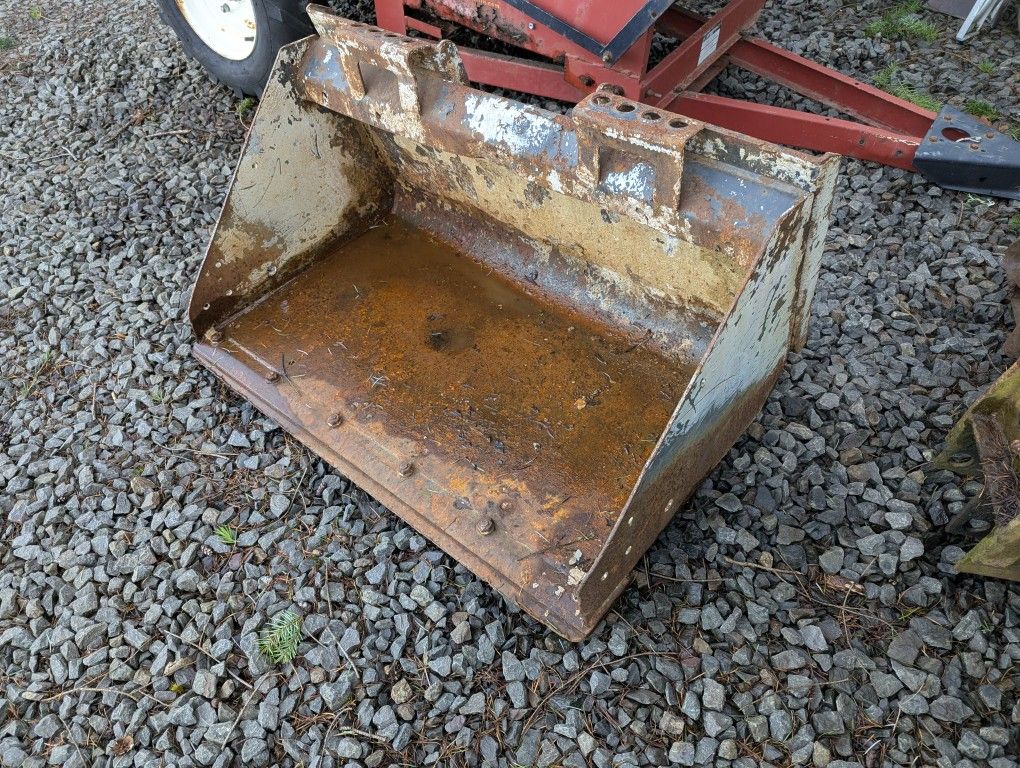 36" Bobcat MT Mini Skid Steer Bucket