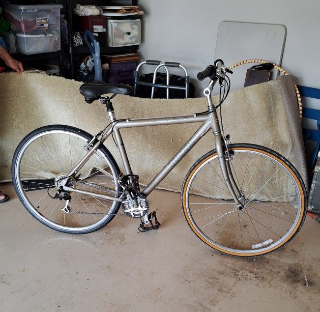 Trek 7600 Multitrack Hybrid Bicycle 21" Aluminum Frame
