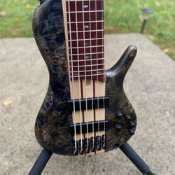 6  String Ibanez Bass