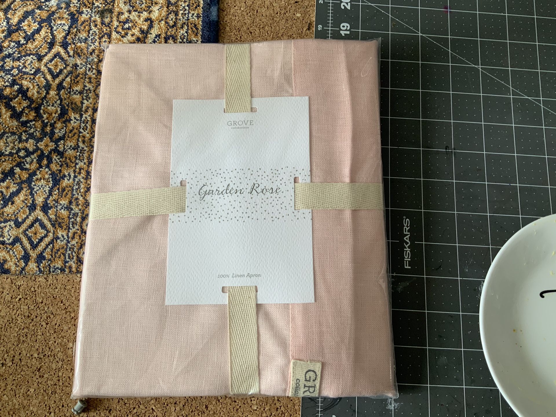 Grove Collaborative Garden Rose Linen APRON NWT
