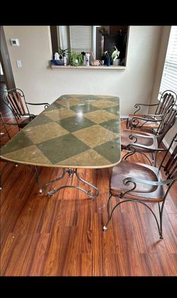 Dining table/ kitchen table