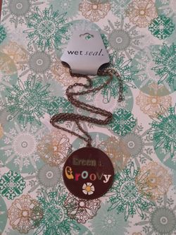 NEW WITH TAG WOMEN GIRL WET SEAL ROUND 'GROOVY' PENDANT CHAIN NECKLACE 