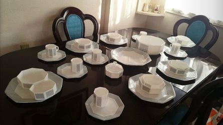 Arcopal France dinnerware set