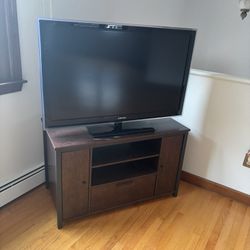 Samsung Flatscreen Television with Stand 