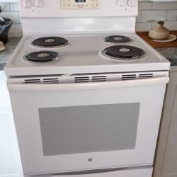 GE White Electric Coil Range Stove ✨ Good Condition 🚚 Delivery & Install Available! 🔥